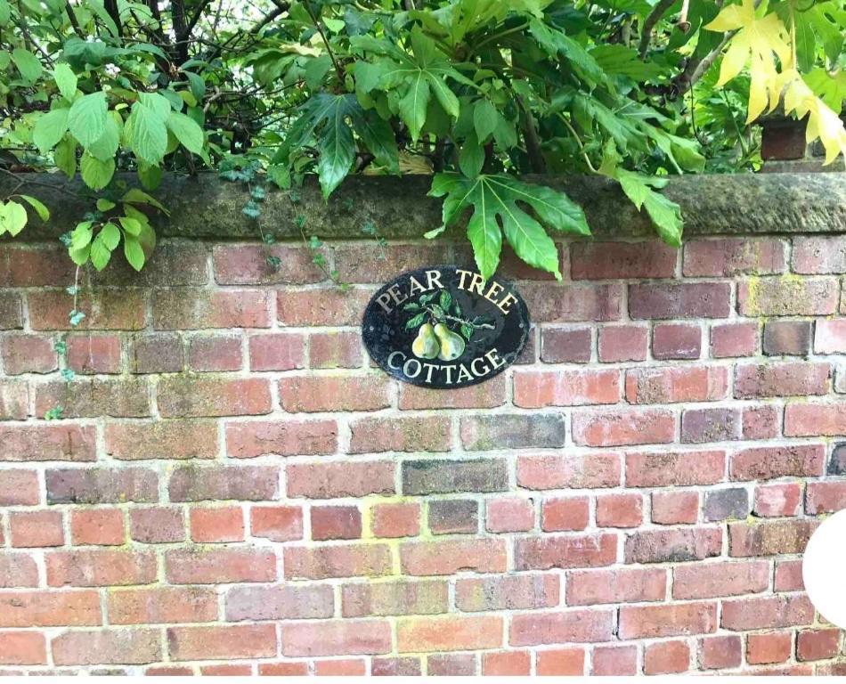 Pear Tree Cottage Courtyard Shrewsbury Dış mekan fotoğraf