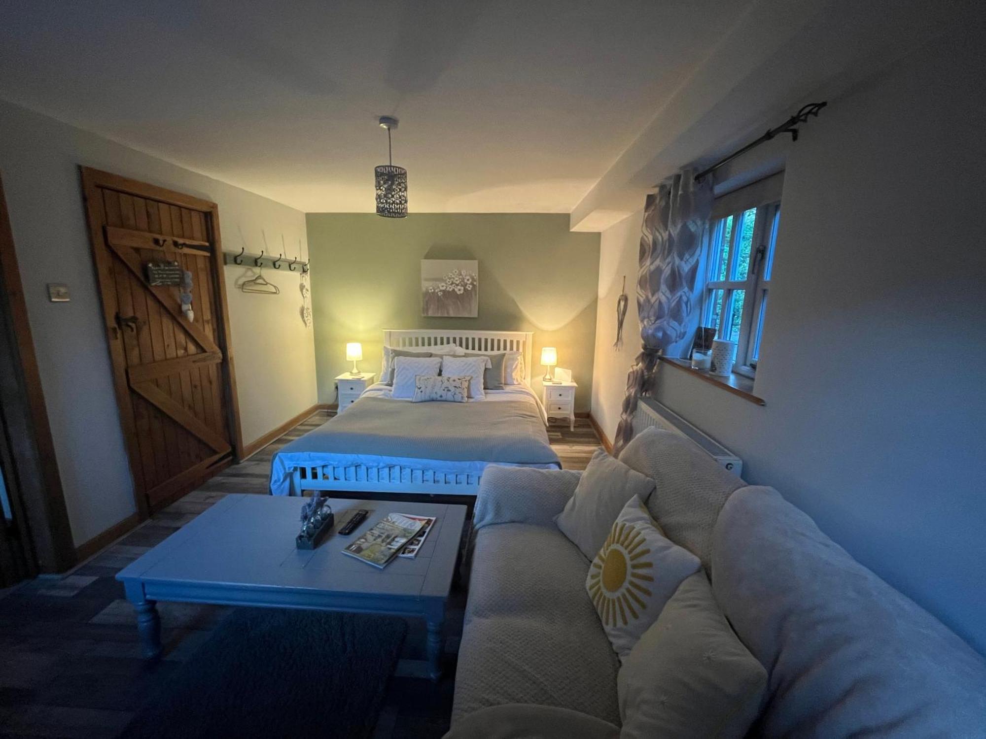 Pear Tree Cottage Courtyard Shrewsbury Dış mekan fotoğraf